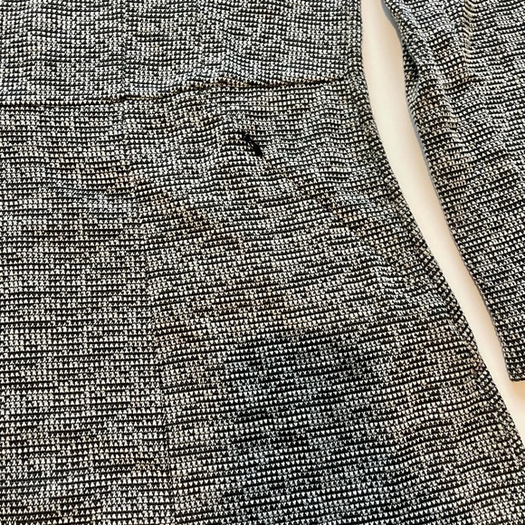 H&M black and white long sleeve dress with hidden pockets - Picture 3 of 4